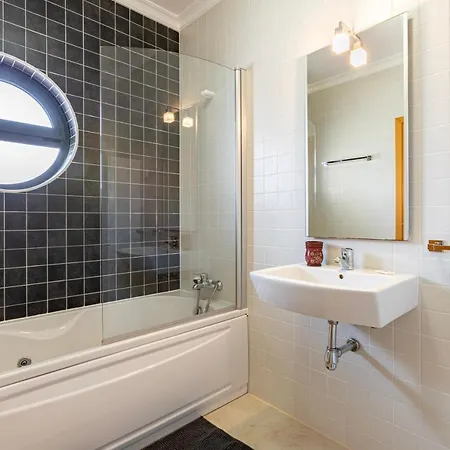 Lagos Beach Condo * Лагуш